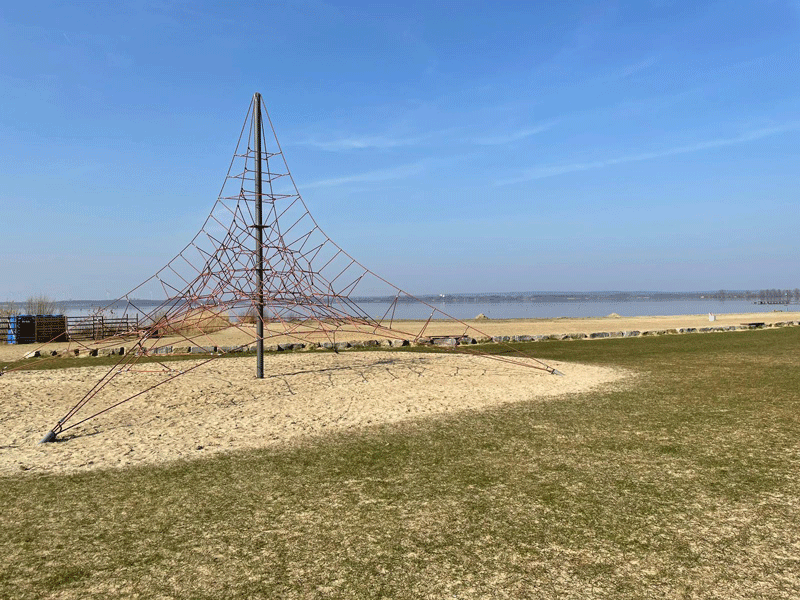 Spielplatz am Strand des Dümmer Sees